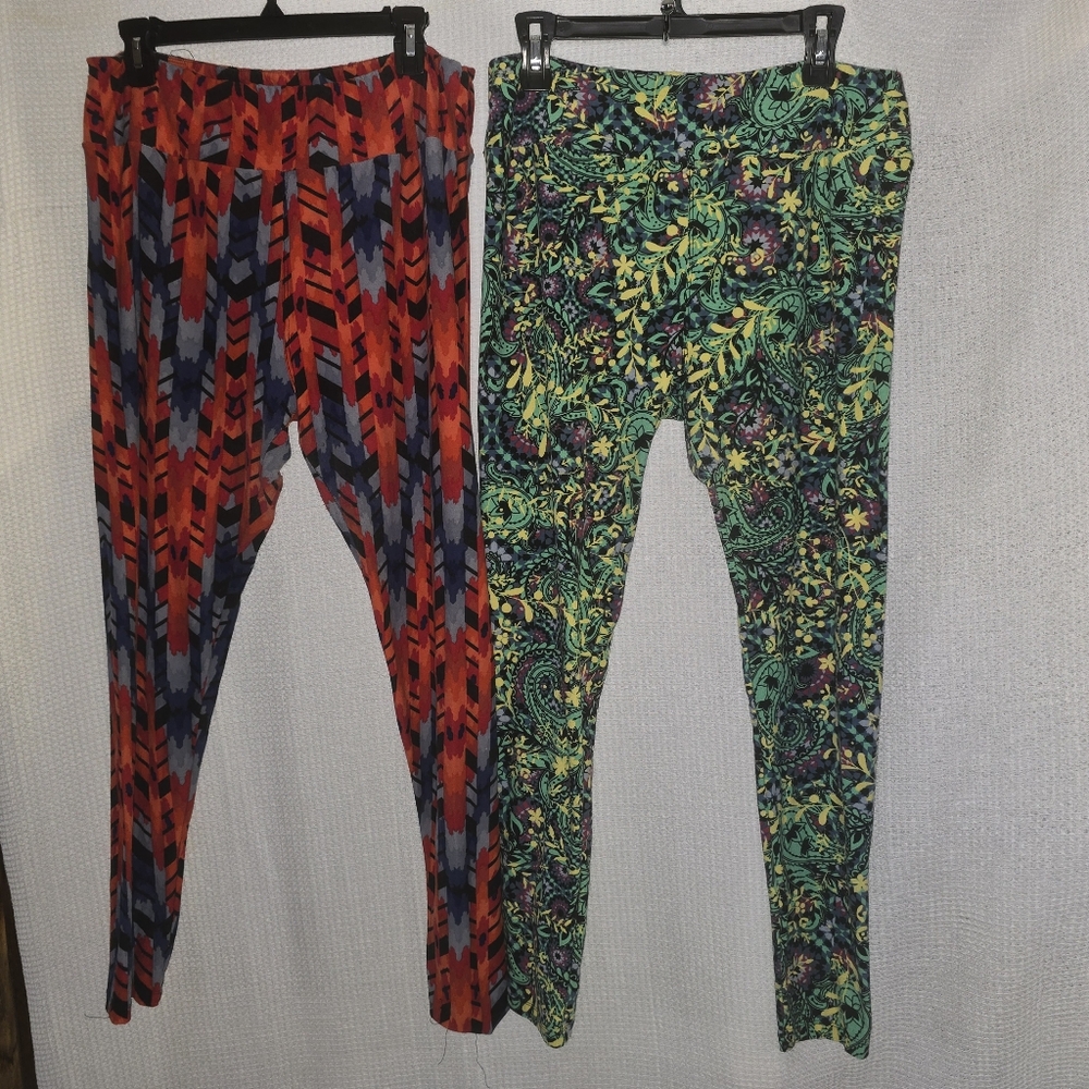 Lot of 2 LuLaroe Leggings Multicolored sz Tall & Curvy One Size Fits Most